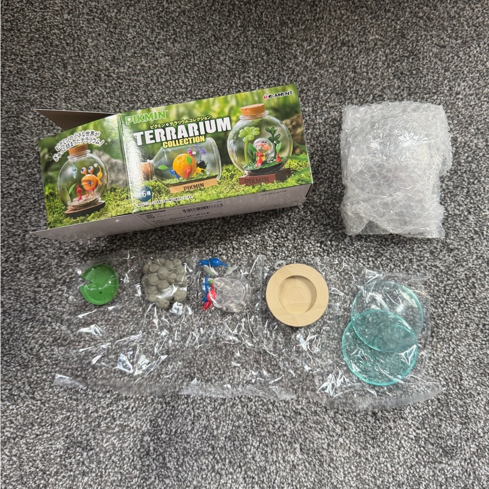 Nintendo Pikmin Terrarium Collection Toy - Green, Clear, Tan